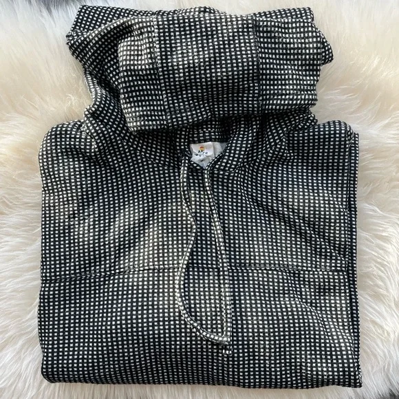 Dawn Textured Hoodie in Black & Natural Grid - Picture 2 of 5